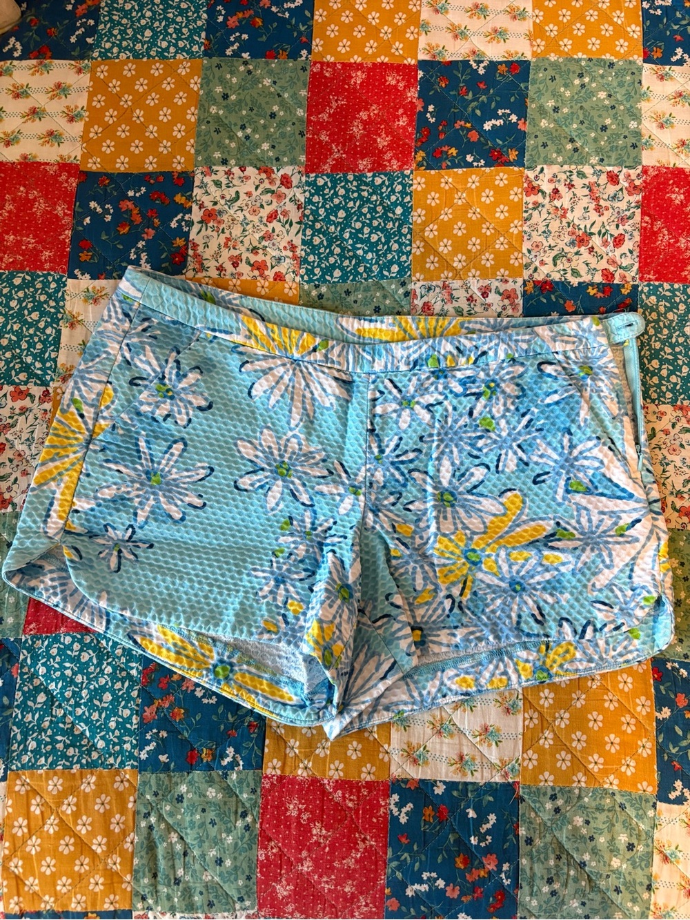 Lilly Pulitzer Adie Shorts in Breakwater Blue Allover Daisy Dance